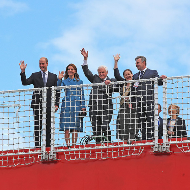 الأمير وليام وكيت ميدلتون يزوران بيركينهيد