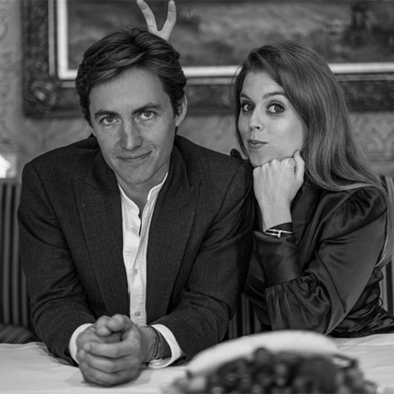 أوجه التشابه بين الصور الرسمية لخطبة الأميرة بياتريس وصور خطبة الأمير هاري