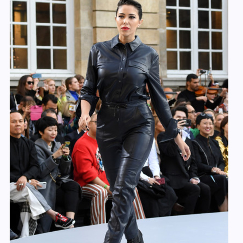 سحر الفساتين المزخرفة والمطبّعة بالرسمات من ‏ Helen Mirren