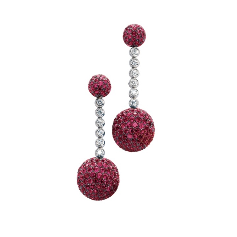  أقراط ذهب أبيض مع أحجار الروبي من دي غريسوغونو De Grisogono