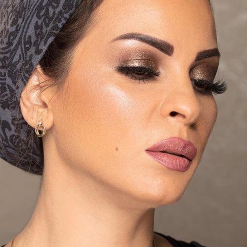 والدة حلا الترك 