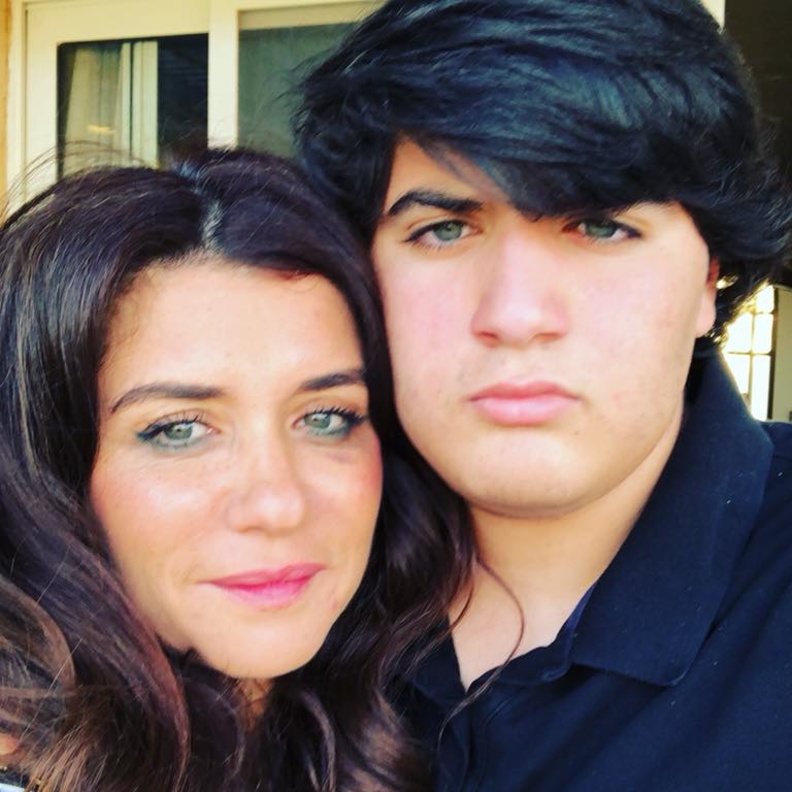 عبدالله الهواري ووالدته غادة عادل