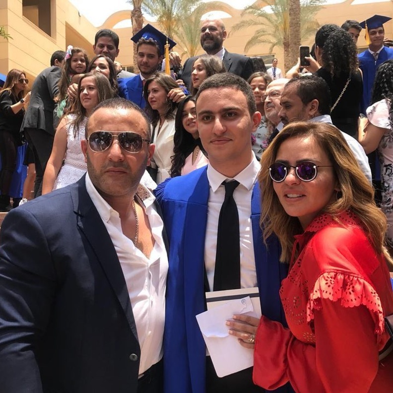 احمد السقا وزوجته وابنه