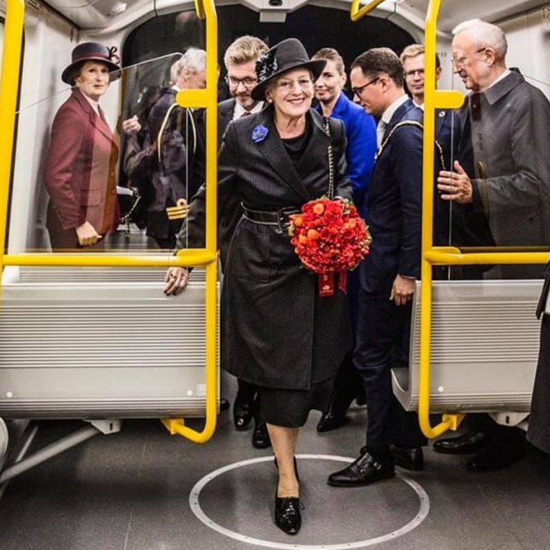 ملكة الدنمارك تفتتح خط مترو جديد