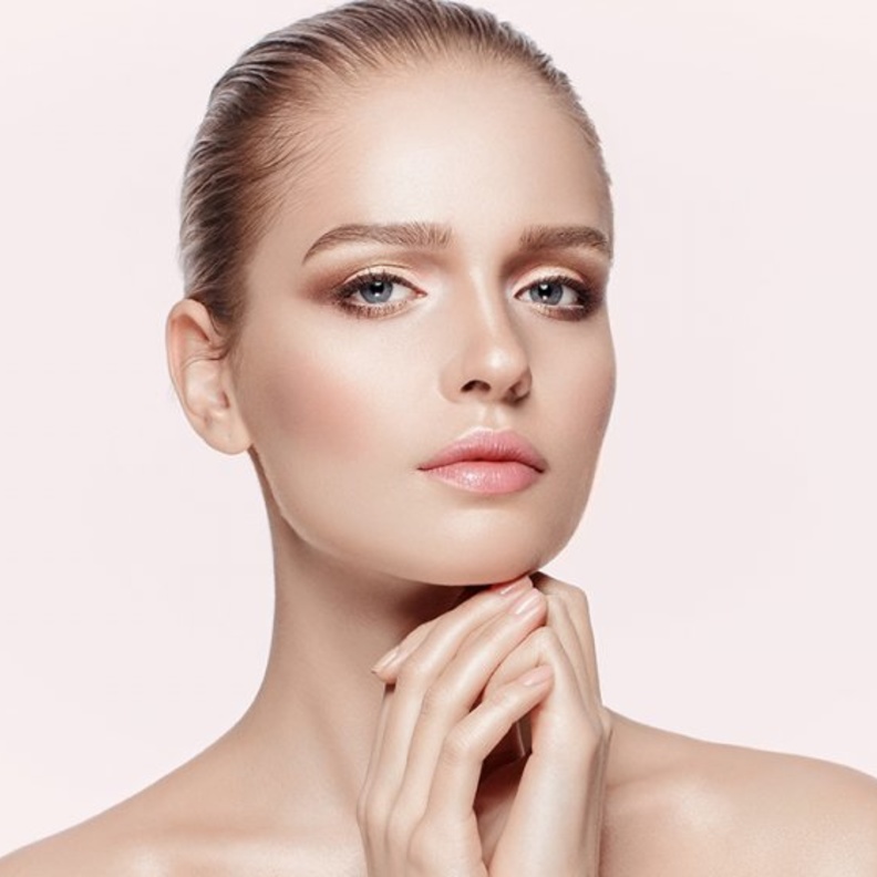  ضعي أكياس شاي البابونج على عينيك لنتائج مذهلة لتجاعيد العين