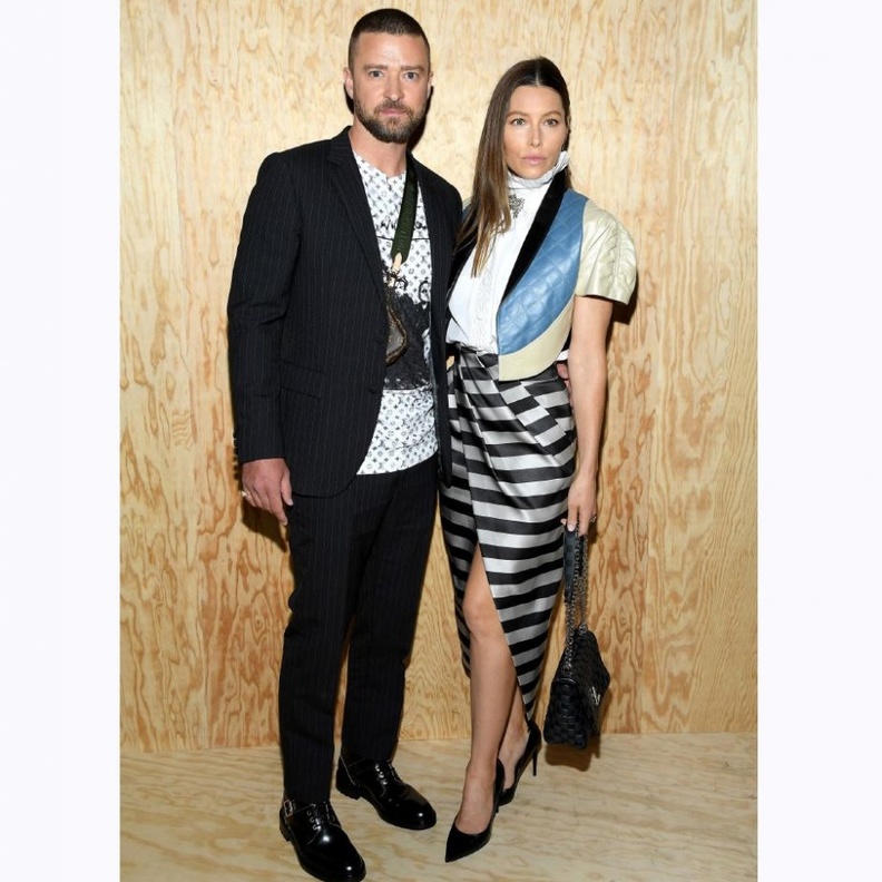 اختارت جينيفر لورانس اطلالة أنيقة في عرض ديور