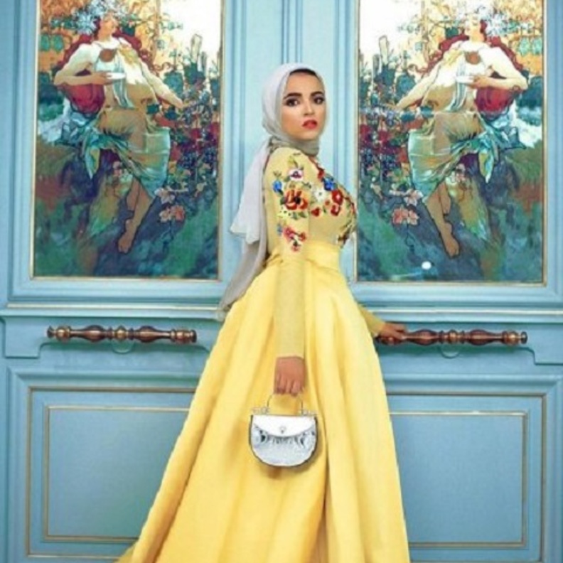 فستان من اختيار منه السني