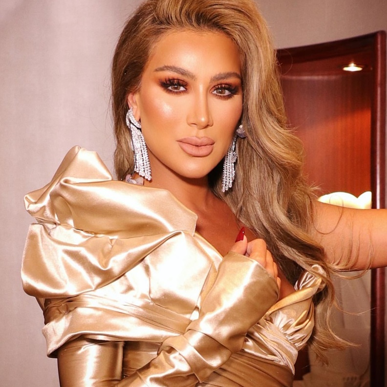 طريقة وضع مكياج ترابي لسهرات خريف 2019 من وحي مايا دياب