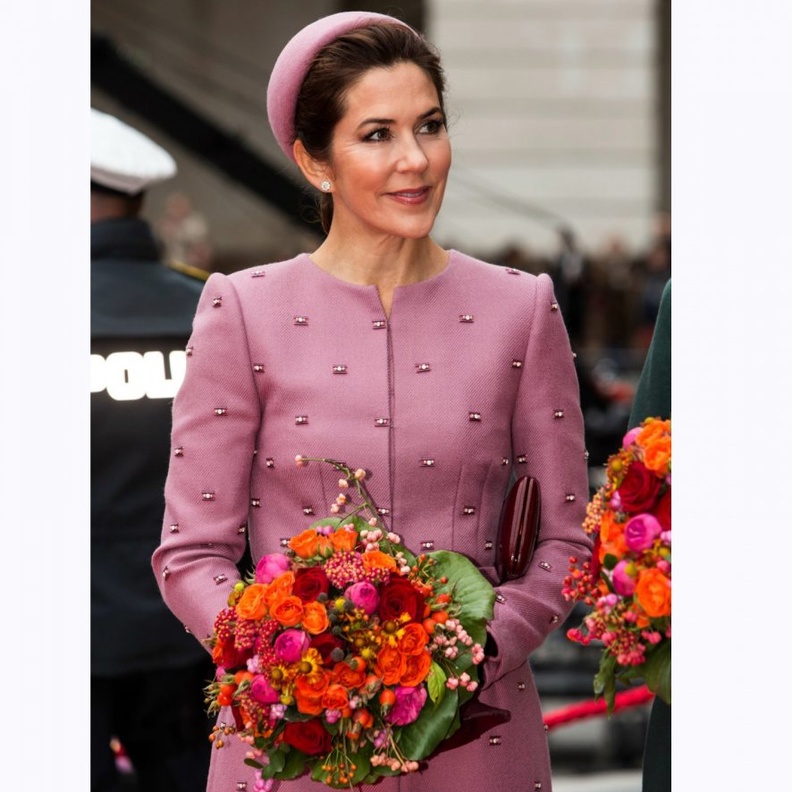 إطلالة ساحرة بأسلوب ماري ملكة الدنمارك