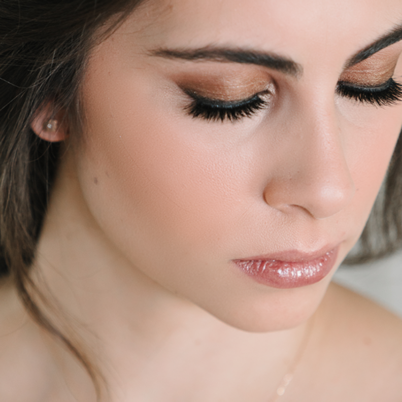 احصلي على الرموش الطويلة من خلال زيت الخروع