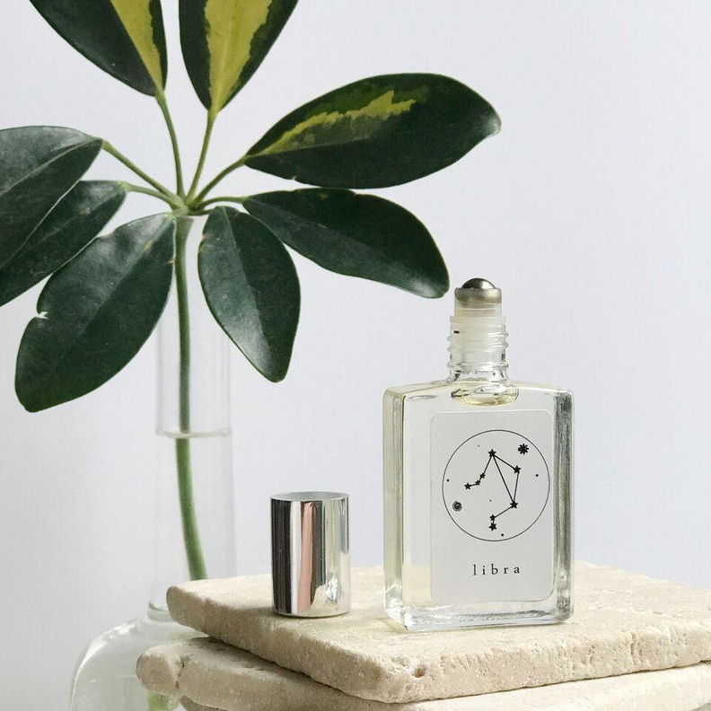 تحرص على إختيار العطور المواكبة للموضة وتبحث عن أجدد ما تطرحه العلامات التجارية الفاخرة