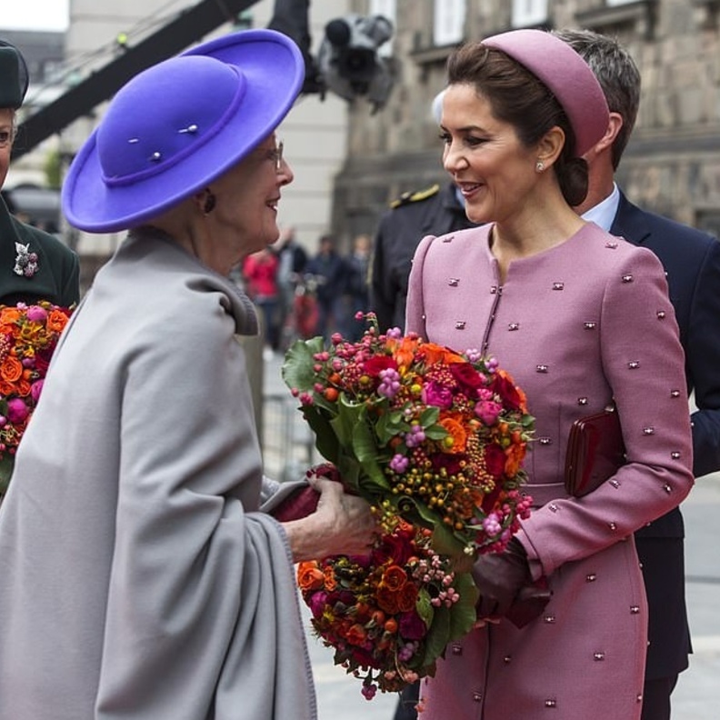 ملكة الدنمارك تبدأ في تسليم مهام عملها تدريجيا للأميرة ماري