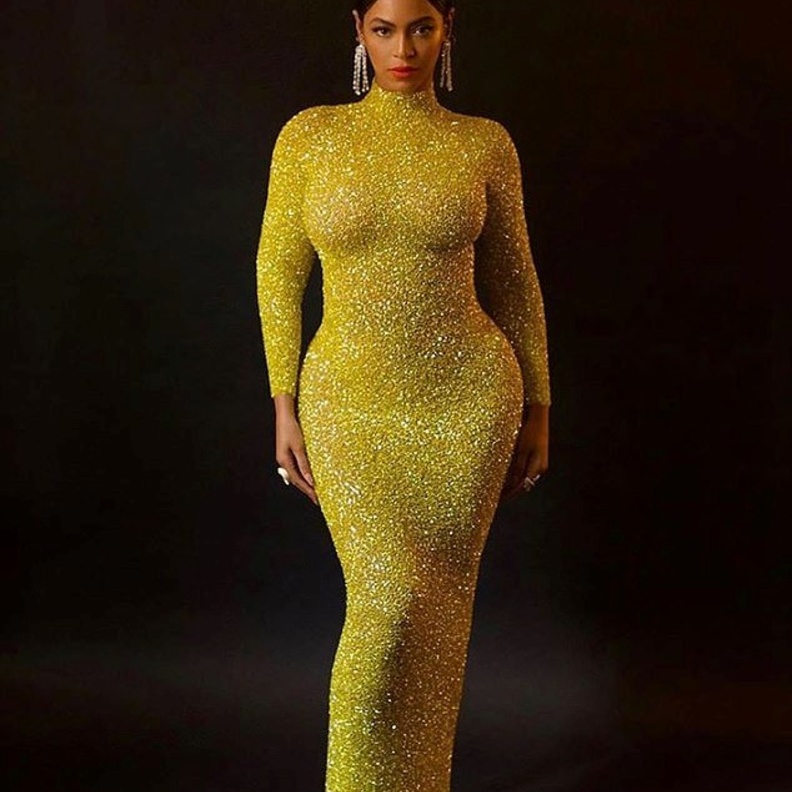 إختارت بيونسيه ماكياجاً ناعماً مع أحمر شفاه برتقاليّ اللون