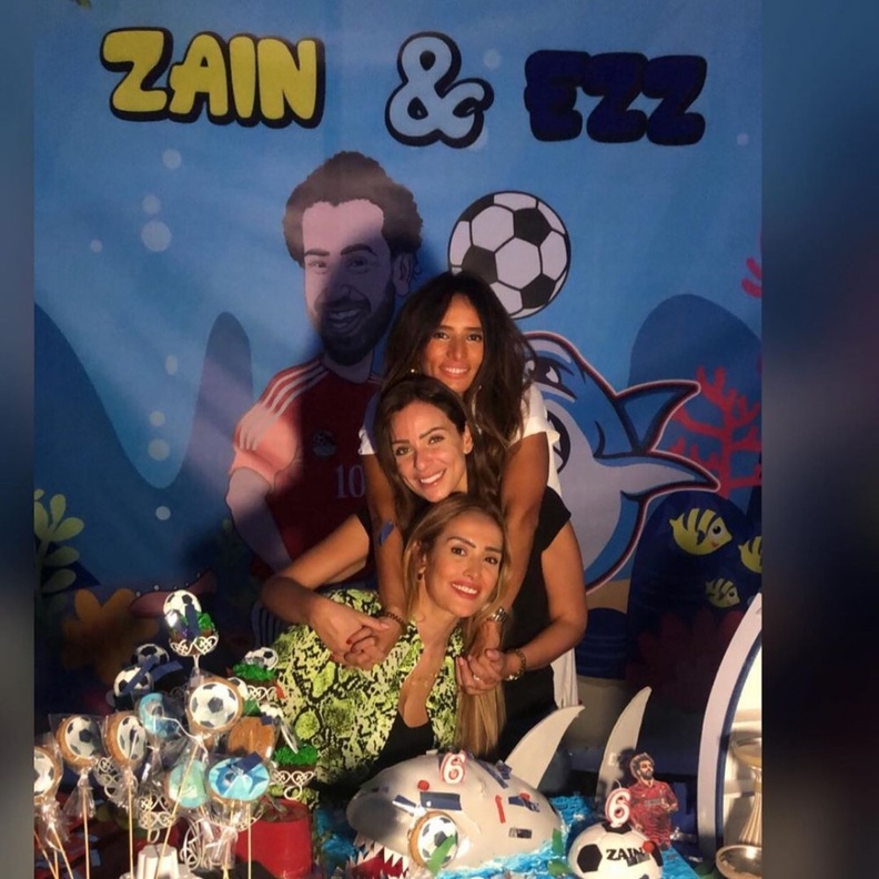 زينة تحتفل بعيد ميلاد توأمها بحضور ريم البارودي