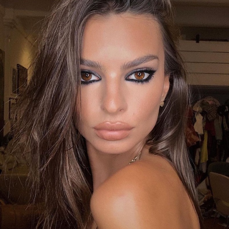 من أجمل إطلالات إميلي الجمالية