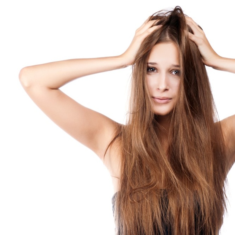 تجنبي الاستعمال المفرط للشامبو الجاف لأنه قد يضر بفروة الرأس