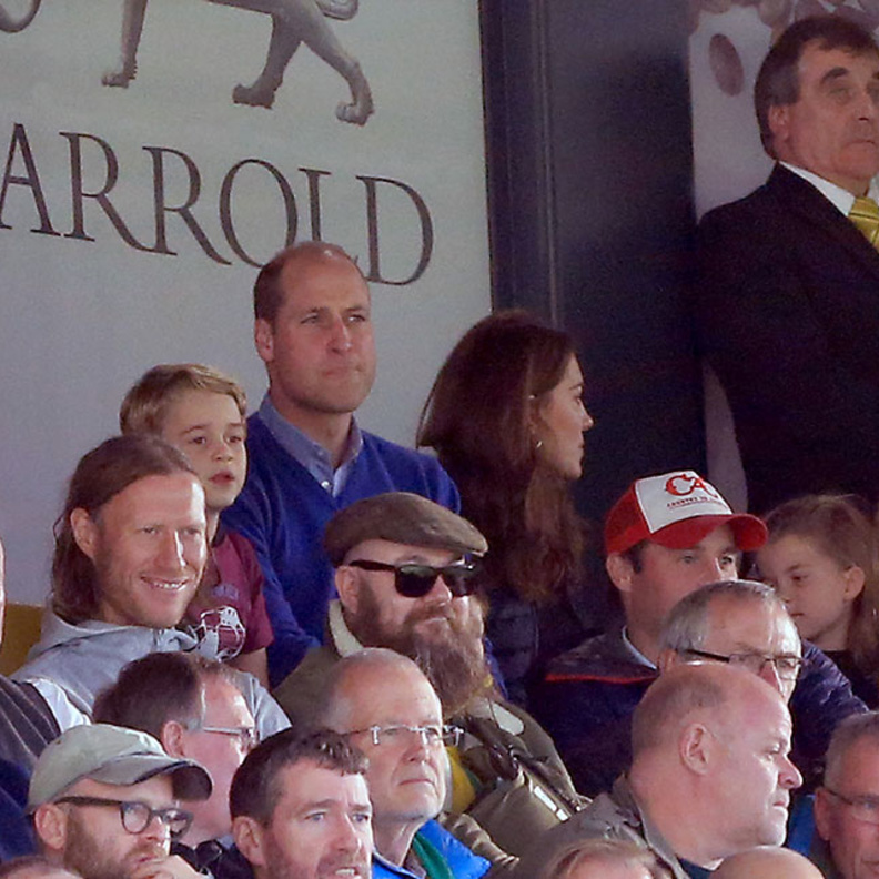 فرحة الأمير وليام والأمير جورج بانتصار فريقه