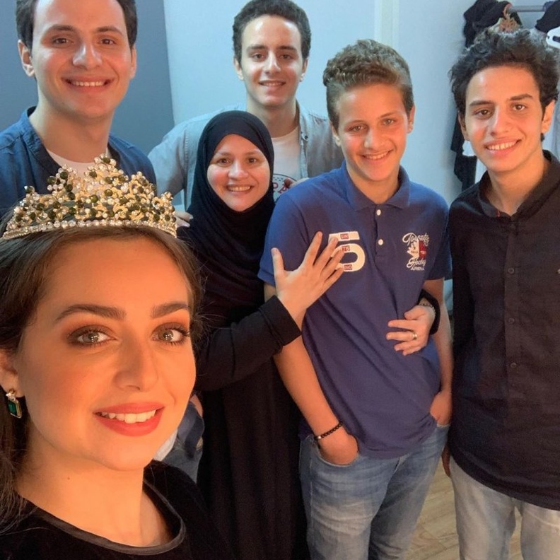 هبة مجدي واشقائها 