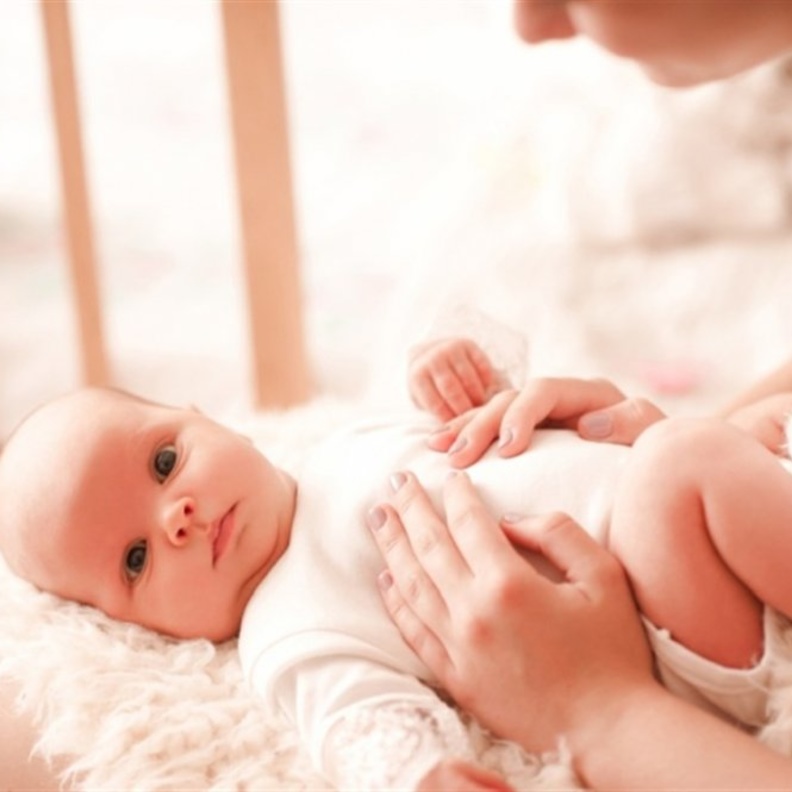 كيفية علاج الامساك عند الرضع بطريقة طبيعية