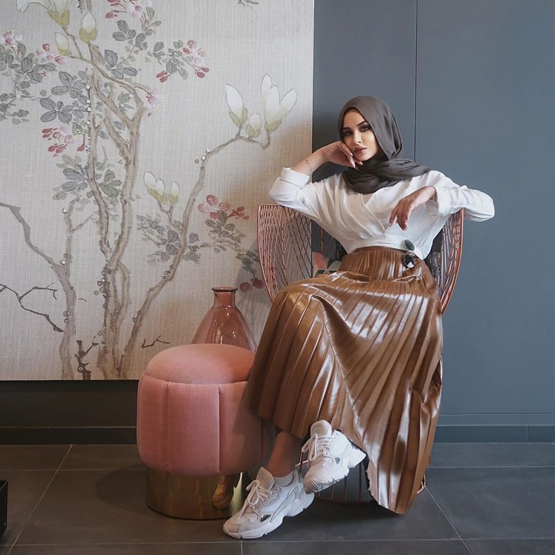 تنورة بليسيه جلد طويلة