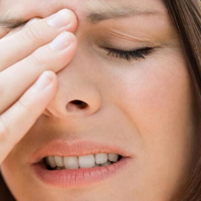 الحزام النري مرض التهابي يؤثر على العيون