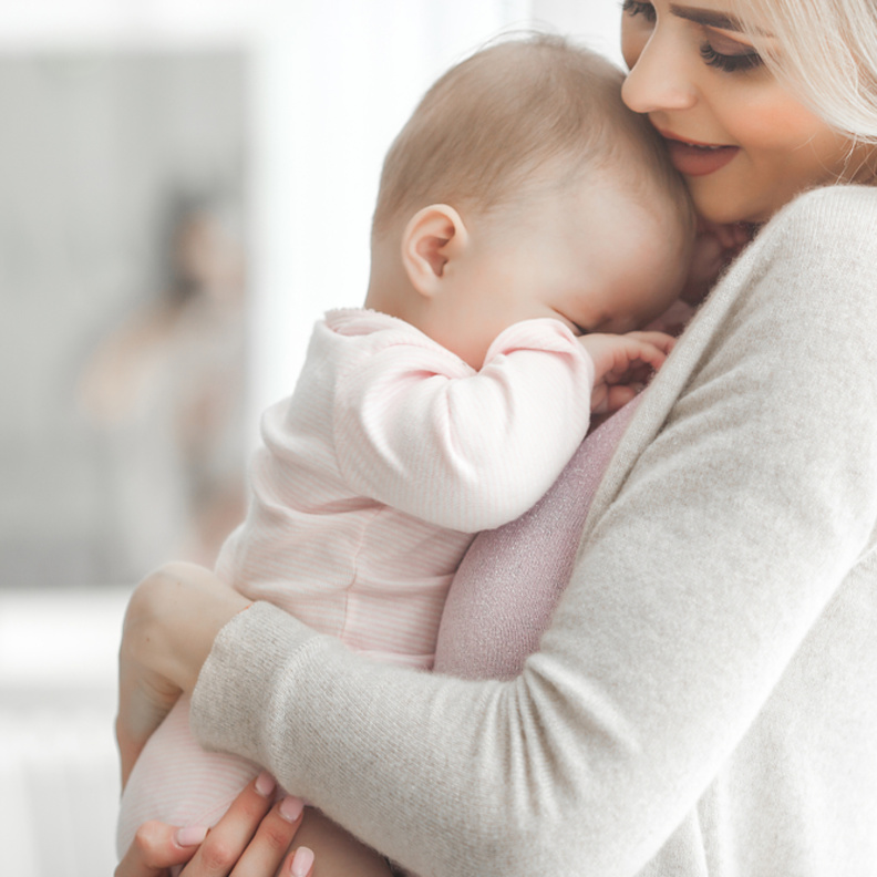 الطريقة الصحيحة لطرد الغازات عند الاطفال الرضع