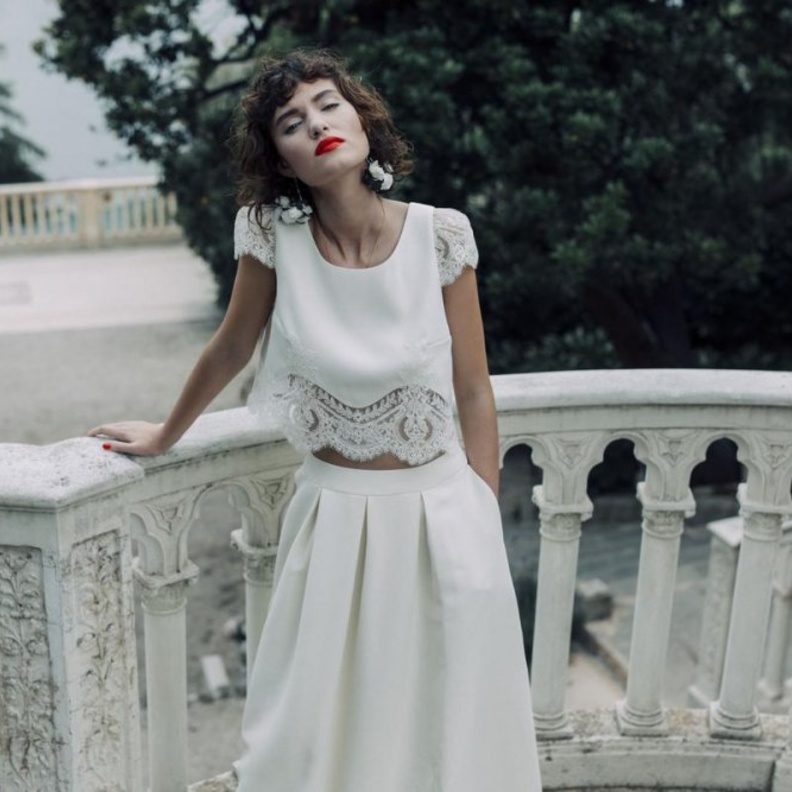  فستان بحمالات رفيعة