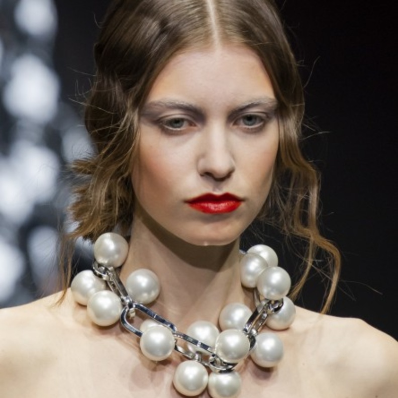 اكسسوارات اللؤلؤ في خريف 2019 بأساليب ساحرة من Adeam