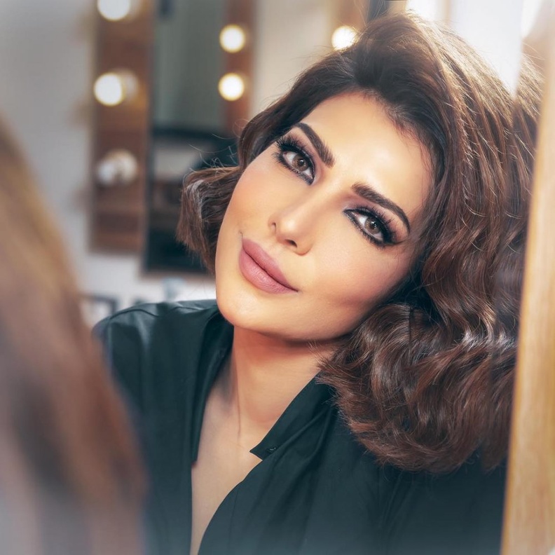 أصالة نصري بالشعر الكاريه