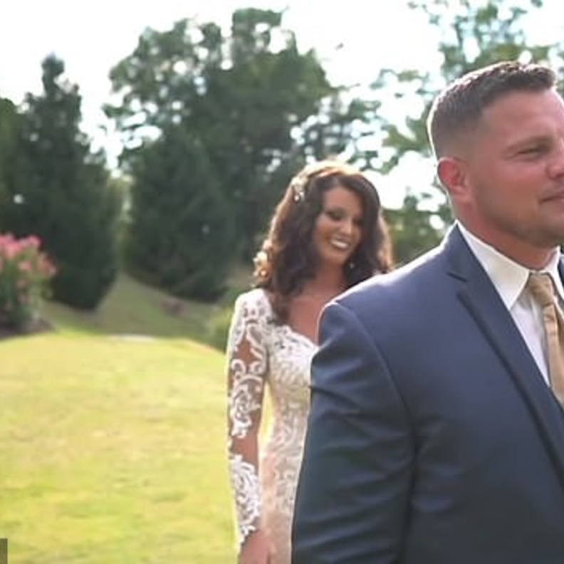 استدار و كله شوق و لهفة و كانت المفاجأة الصادمة