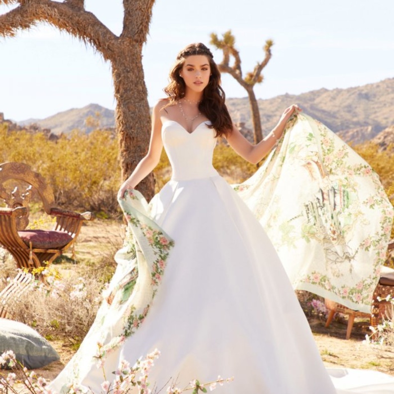 فستان strapless