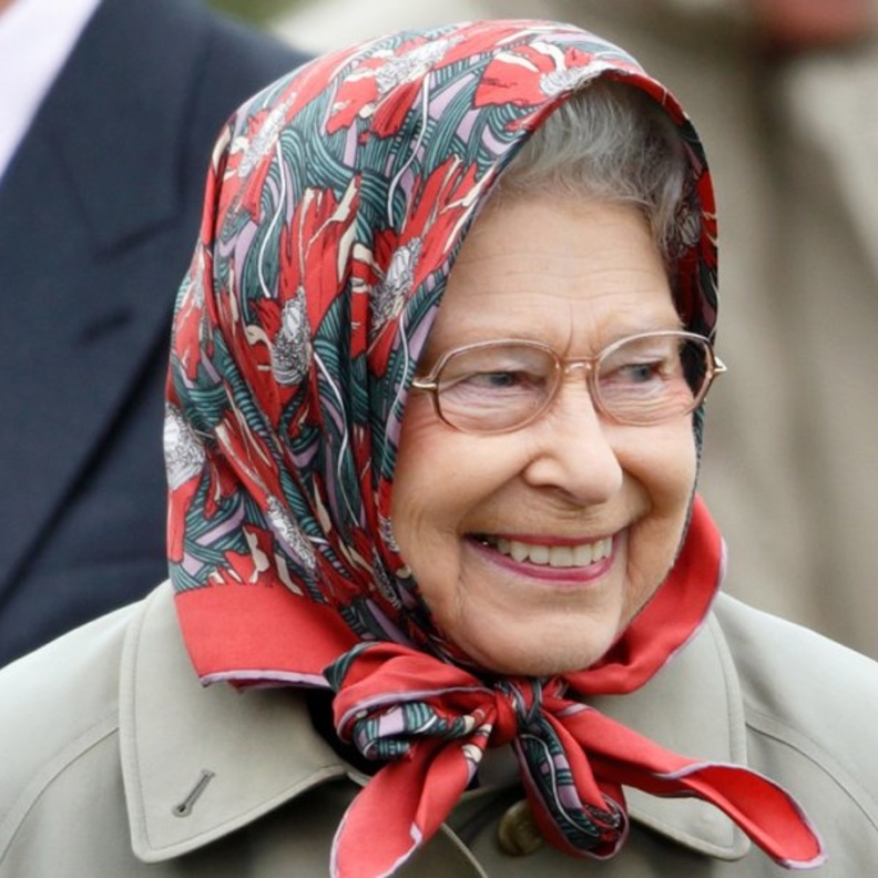 الملكة تستأنف عملها فور عودتها إلى قصر باكنغهام