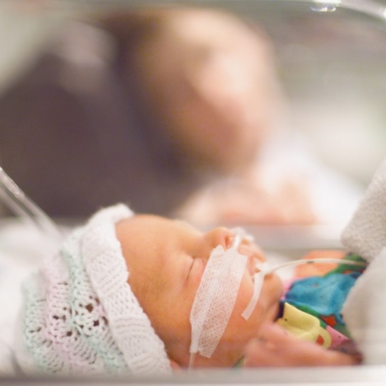 الرعاية المكثفة بعد خروج الطفل الخدج من المستشفى أمر حتمي حسب حالته الصحية