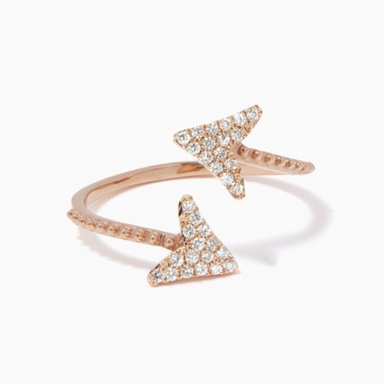 خاتم ذهب مميز بتصميم سهم مزدان بقطعة ألماس من Foundrae