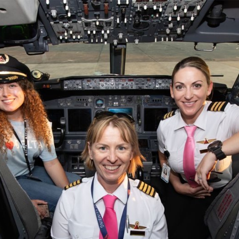 طاقم نسائي كامل من الألف إلى الياء