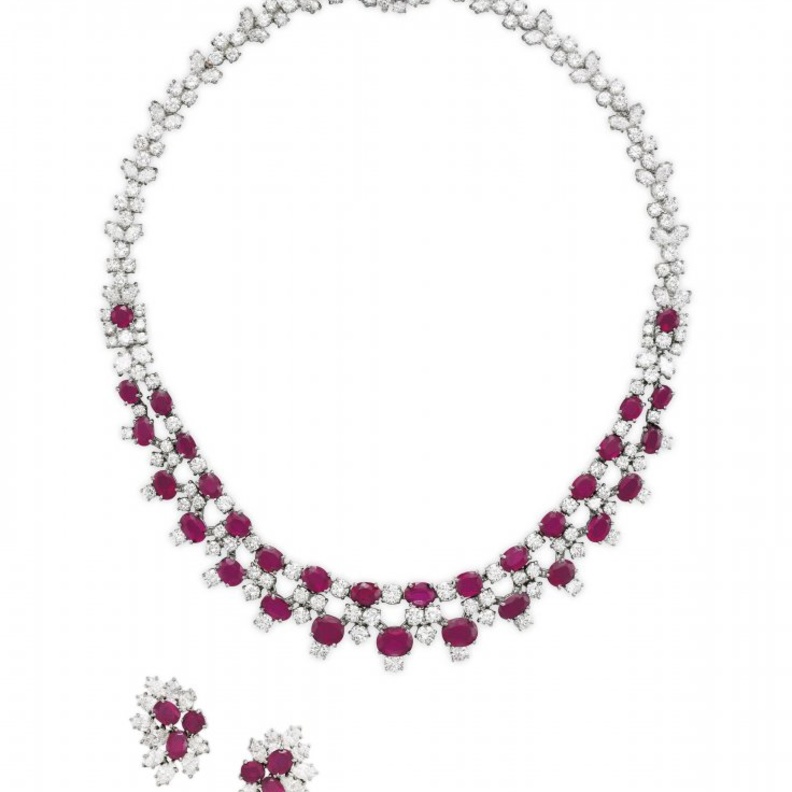  سوار عريض مصنوع من احجار الياقوت المحاطة بالماسات من تيفاني آند كو