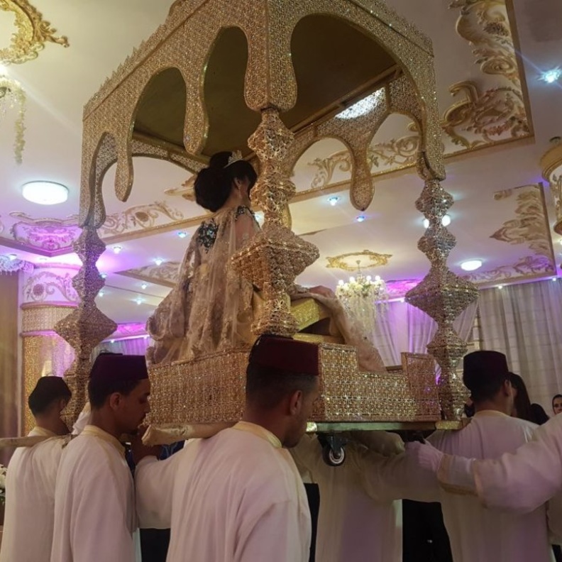 الحنة و العمارية و سبع اطلالات للعروس في المغرب