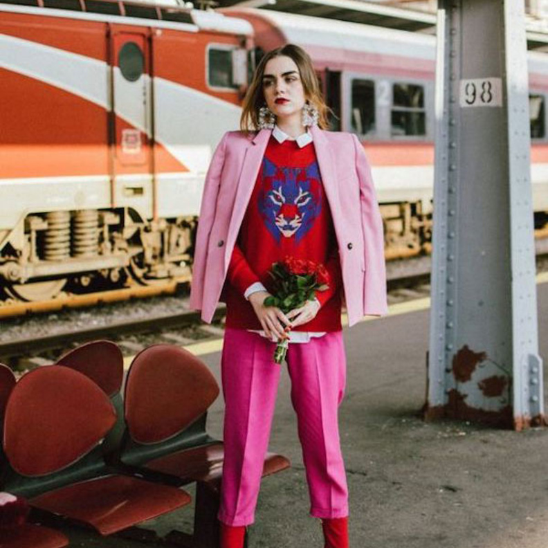  استوحي من الفاشينيستا كيف تنسقين الزهري والاحمر