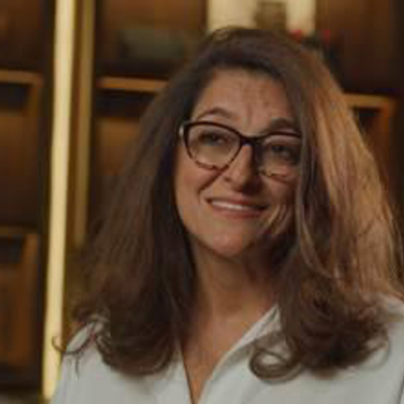 CH Carolina Herrera تطلق حملة "CH PINK" السنوية لمحاربة سرطان الثدي بالشراكة مع أول طبيبة جرّاحة في دولة الإمارات العربية المتحدة