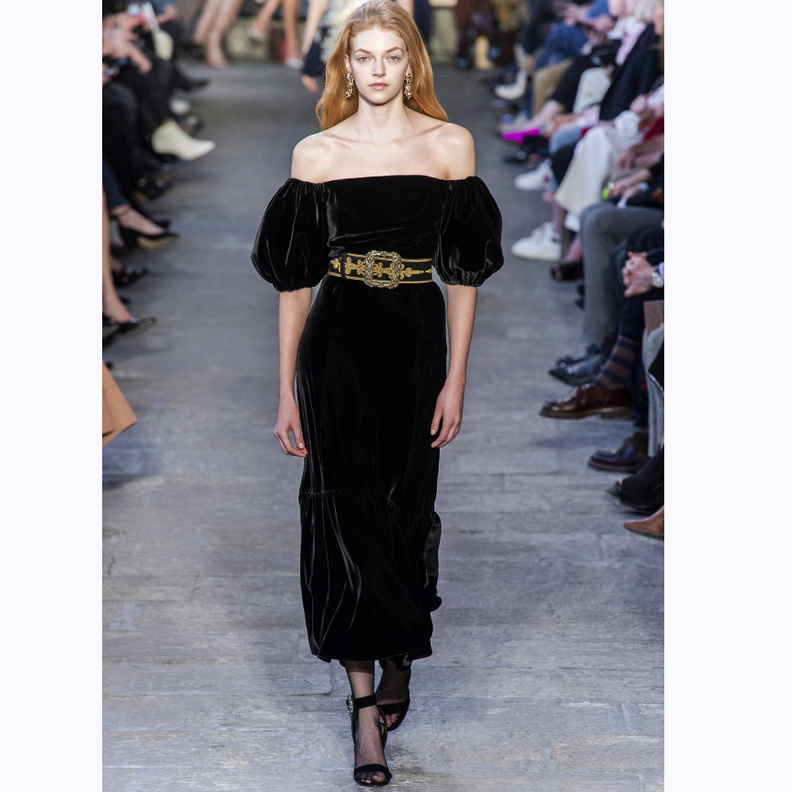 موديلات فساتين مخمل اسود