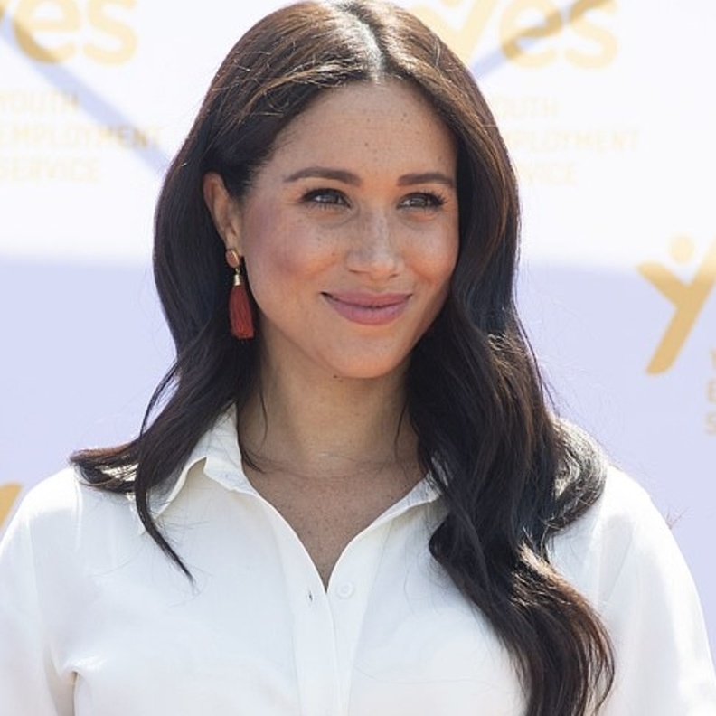 تقارير عن خطط لنشر سيرة ذاتية لميغان ماركل ستتسبب في خلاف مع العائلة المالكة