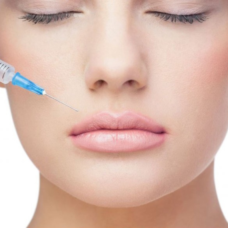 تعرفي على كيفية التخلص من الفيلر في الشفاه وكيفية سحبه