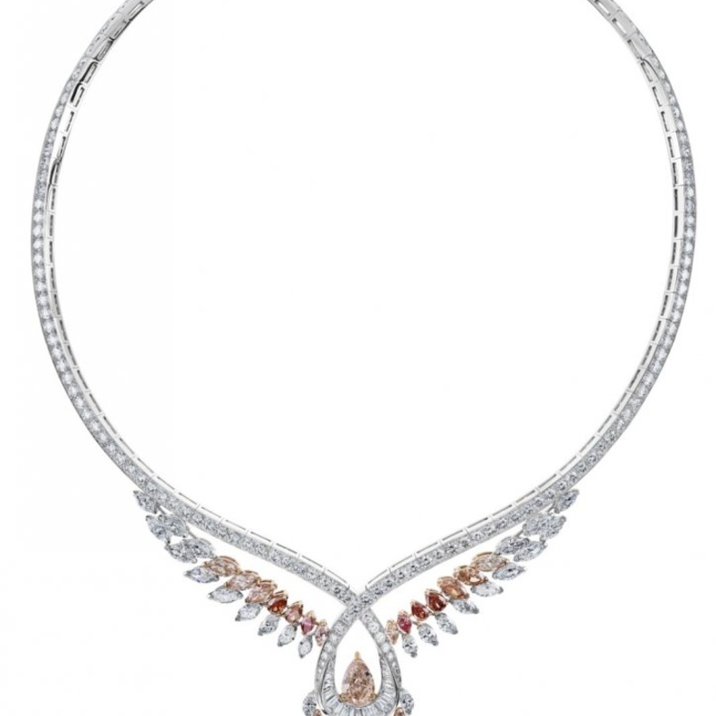  قلادة من فان كليف أند أربلز Van Cleef & Arpels