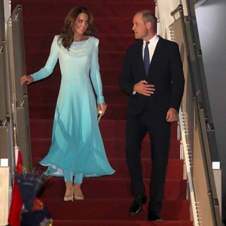 الأمير وليام وكيت ميدلتون يصلان إلى باكستان