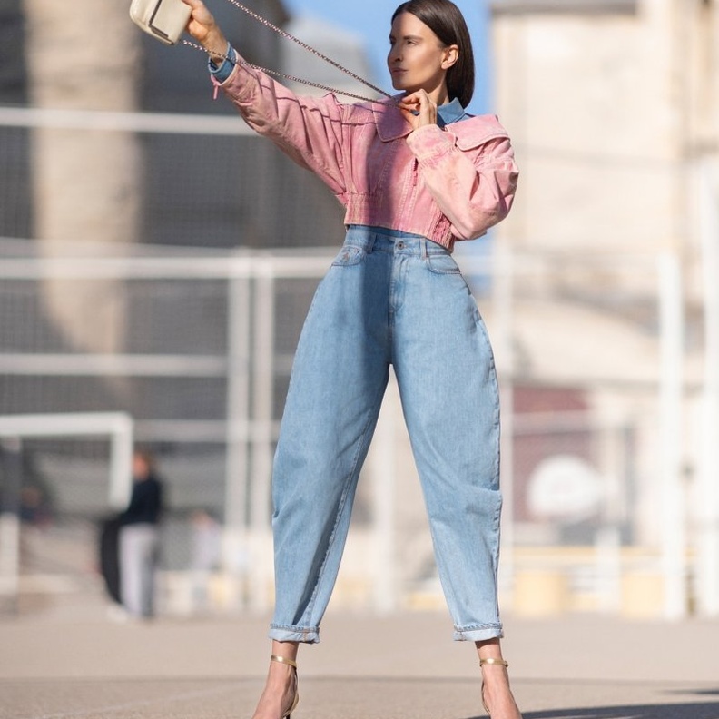 Mom jeans بقصة مبالغة