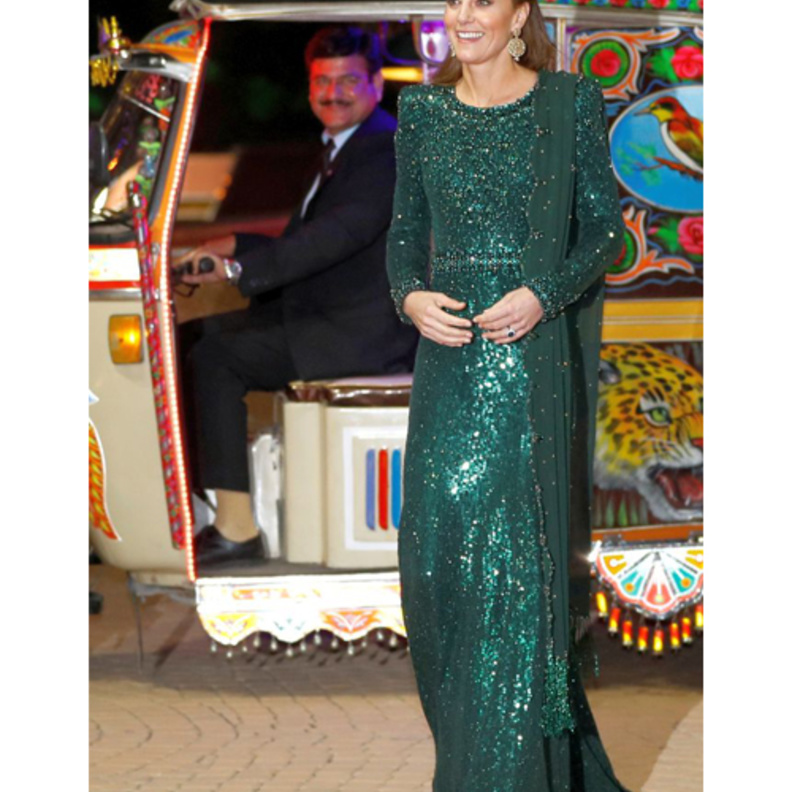 زيّنت أذنيها بأقراط من ماركة O'Nitaa وبتوقيع مصمم باكستاني يبلغ ثمنها £290