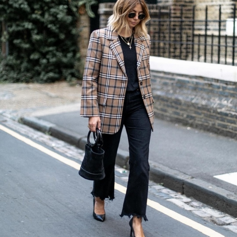 بليزر كارو من Akris 