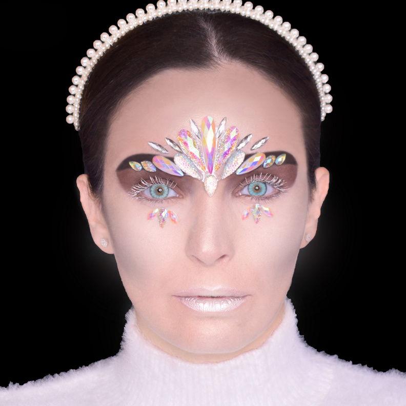 إطلالة ملكة الثلج الشريرة بمناسبة يوم الهالوين مع بنفت كوزمتكس