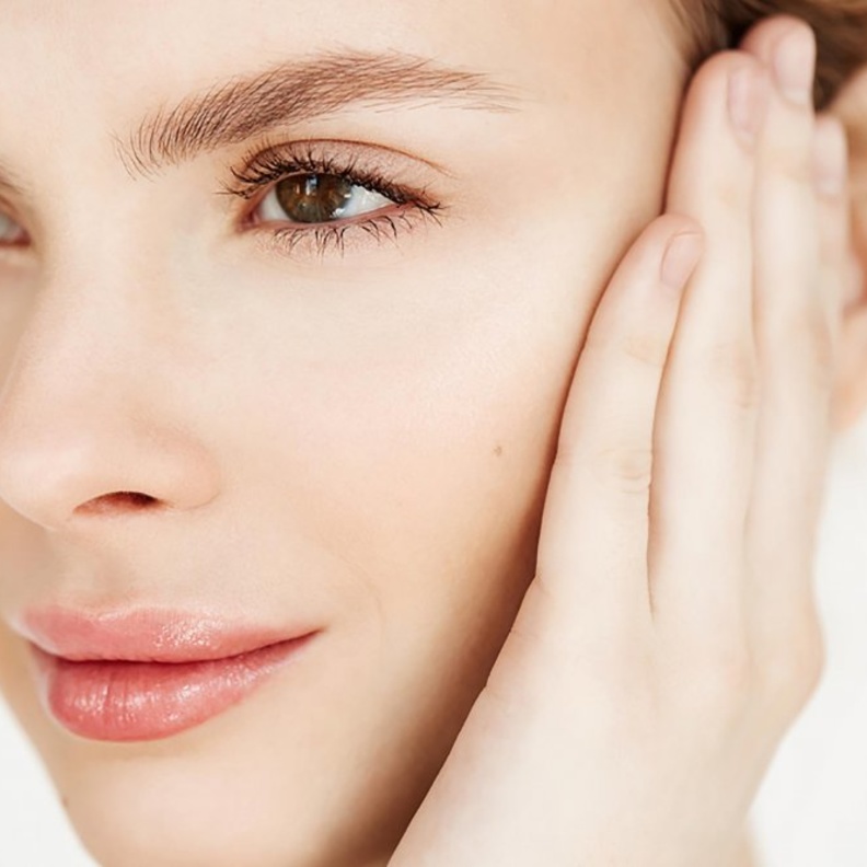 استخدمي الليمون مع الكركم للحصول على نتائج أفضل لتفتيح البشرة