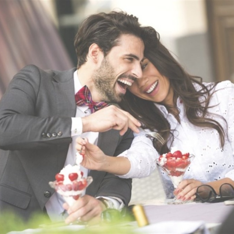 الرجال يعشقون المرأة المرحة